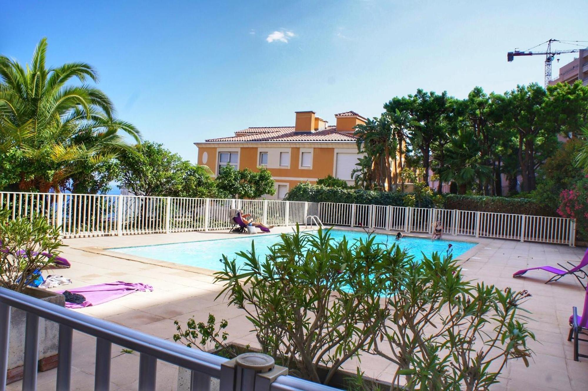 Direct Monaco Studio Devant Piscine Beausoleil Extérieur photo