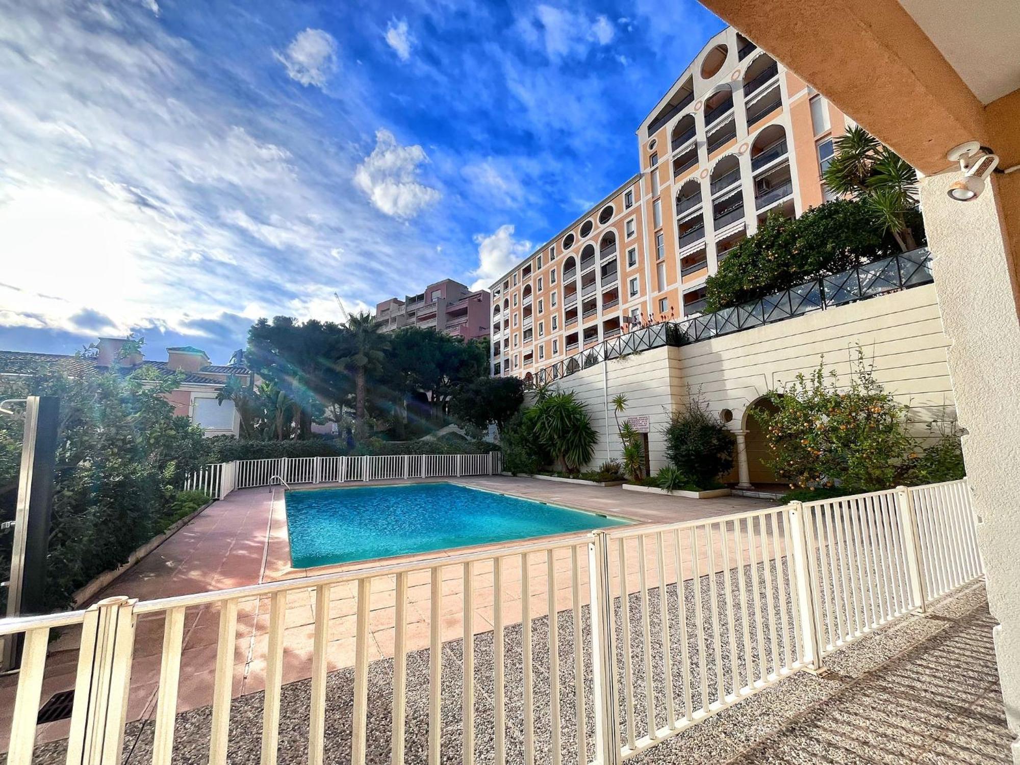 Direct Monaco Studio Devant Piscine Beausoleil Extérieur photo