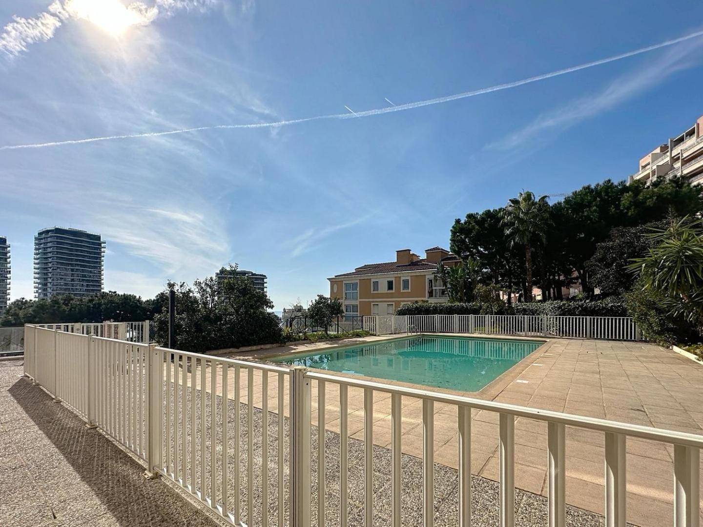 Direct Monaco Studio Devant Piscine Beausoleil Extérieur photo